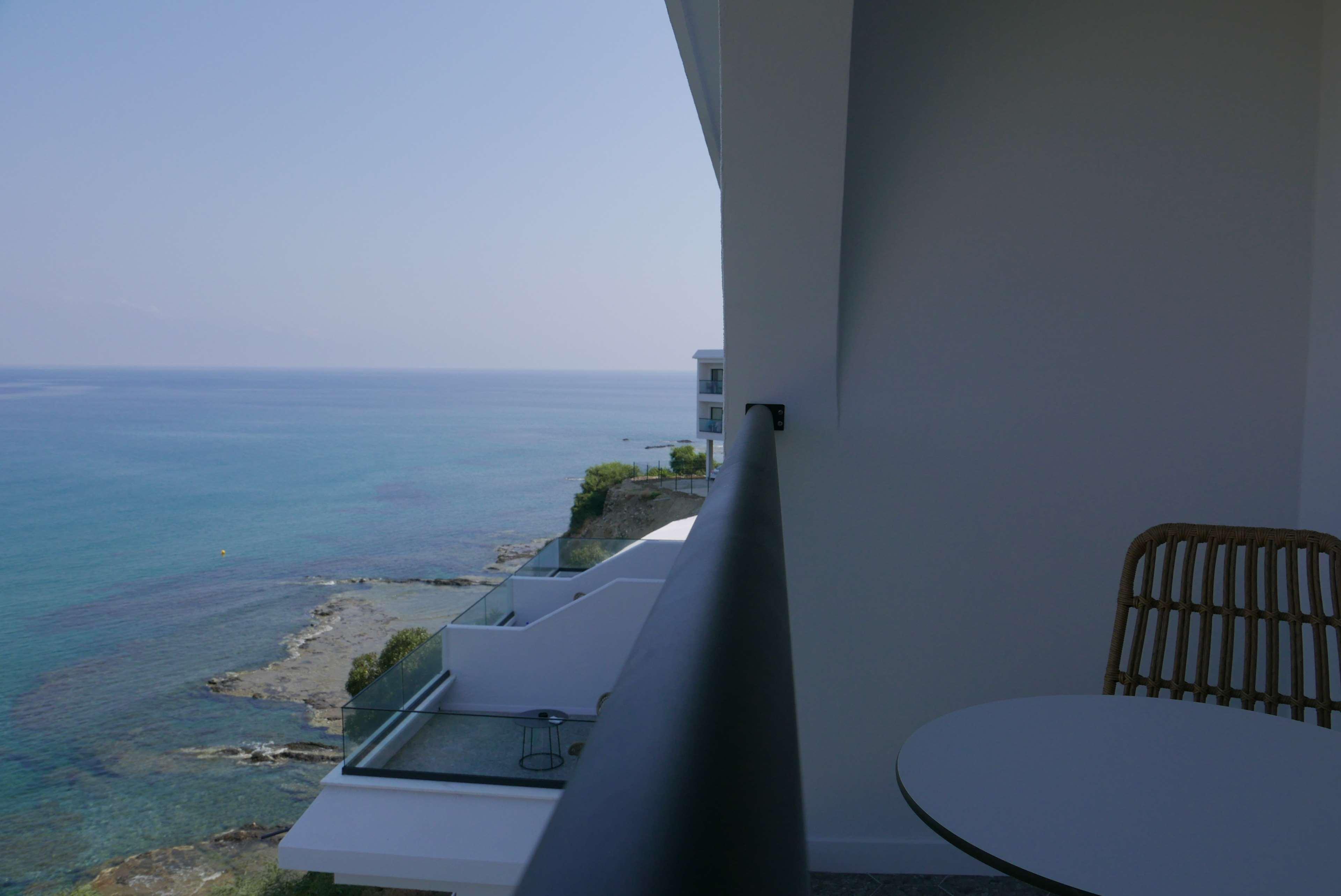 E.J. Pyrgos Bay Hotel Bagian luar foto
