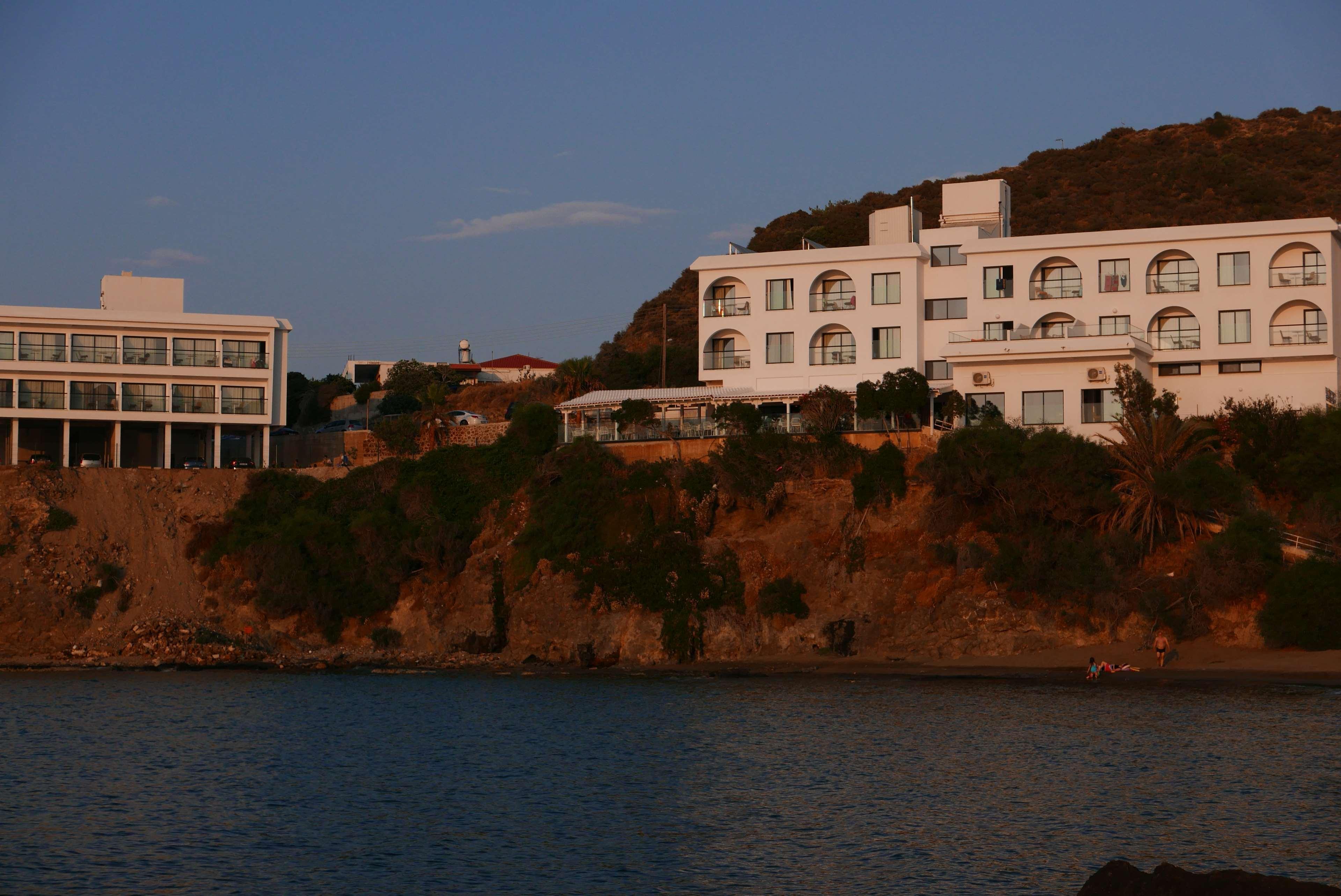 E.J. Pyrgos Bay Hotel Bagian luar foto